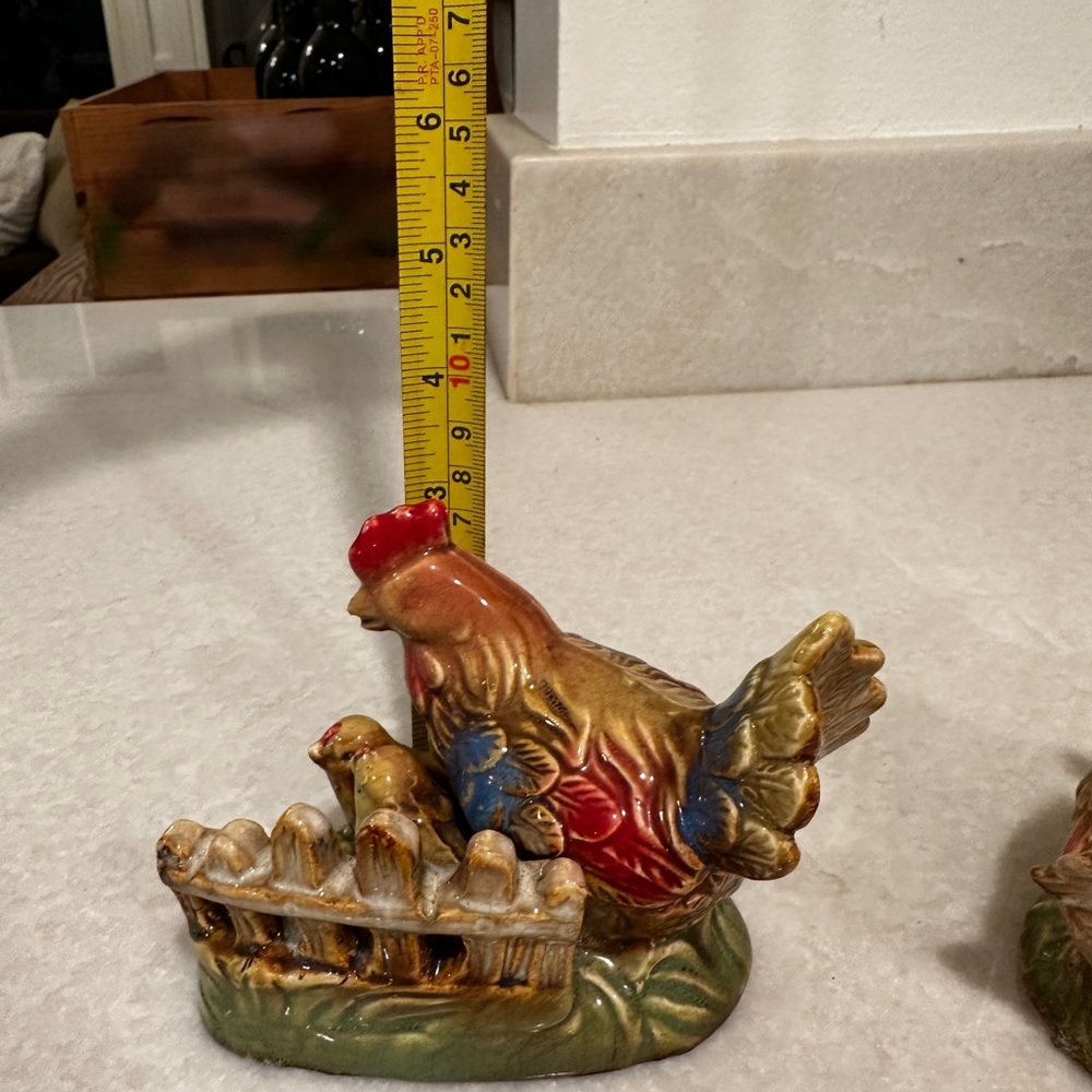 Pair of vintage glazed ceramic rooster figurines - Picture 10 of 10